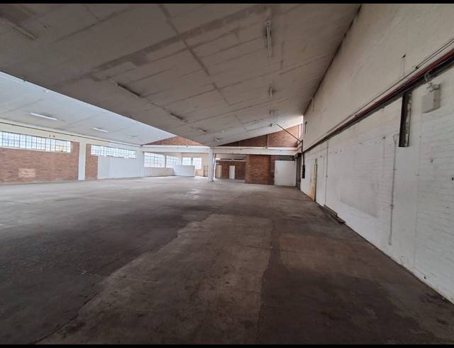 1,563M² WAREHOUSE TO LET IN BENROSE